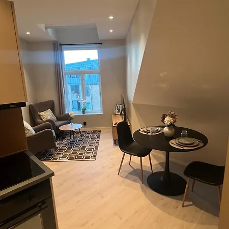 Modern In Center 301 For 2 Guests