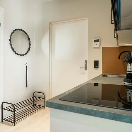 Modern In Center 301 For 2 Guests *